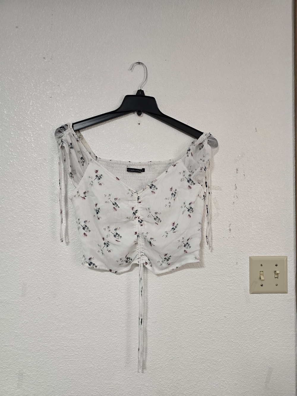 Abercrombie & Fitch White Floral Tie-Front Crop Top